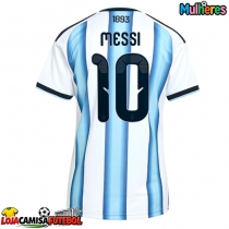 Camisa de Futebol Argentina Lionel Messi #10 Equipamento Principal Mulheres Mundo 2026 Manga Curta